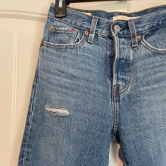 Levi’s wedgie straight crop jeans distressed light wash size 24 NWOT - Picture 4 of 9